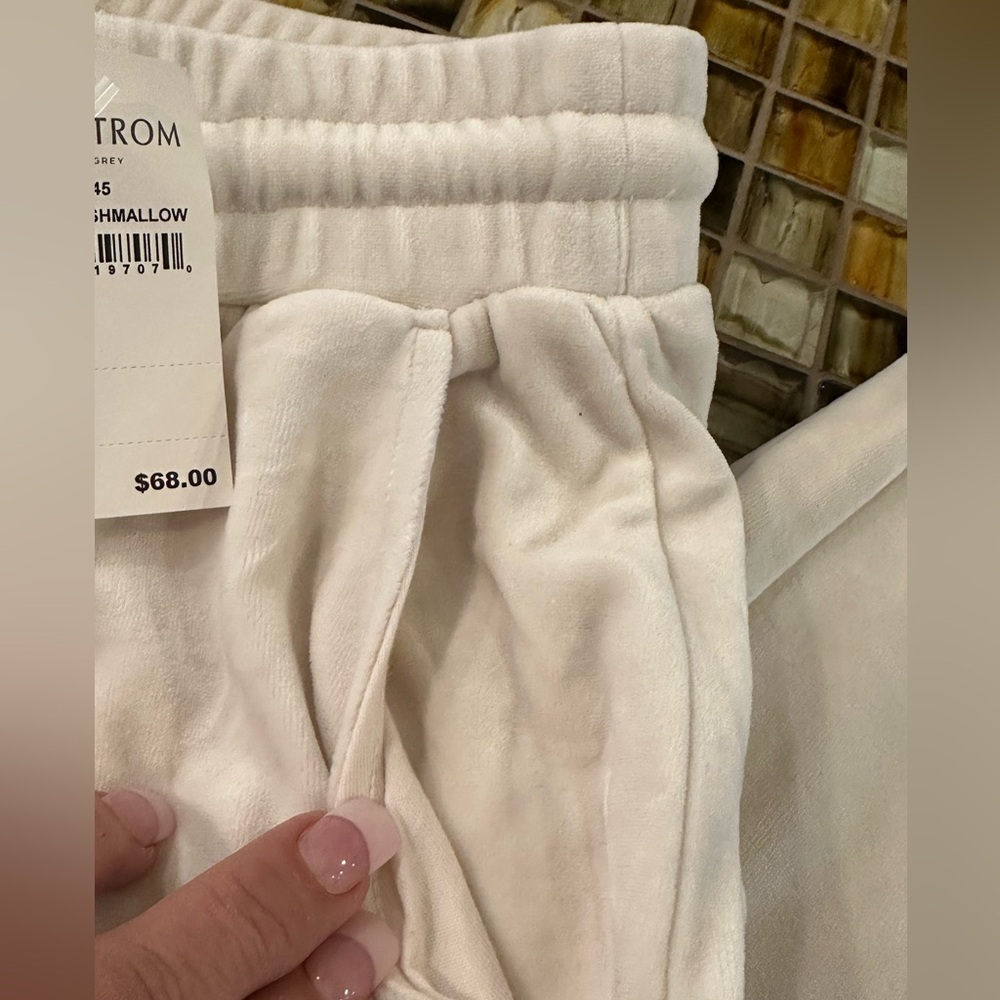 NWT Lou & Grey Joggers~Medium~’Fluffy Marshmallow’~Ivory/Lt Cream Color~$68 - Picture 4 of 10